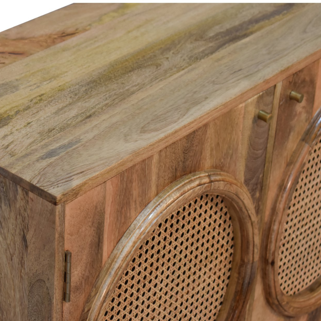 Larissa Cabinet