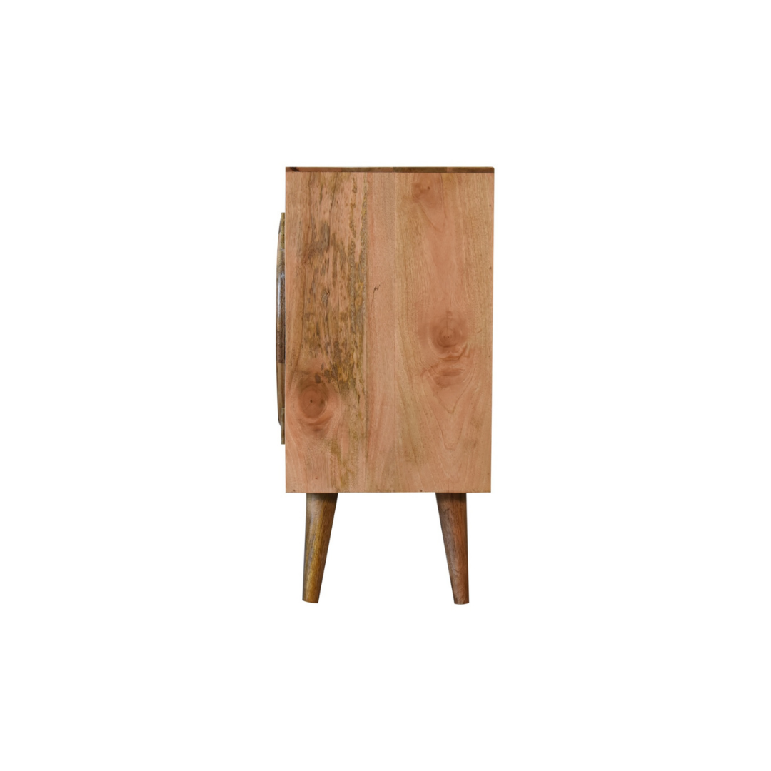 Larissa Cabinet
