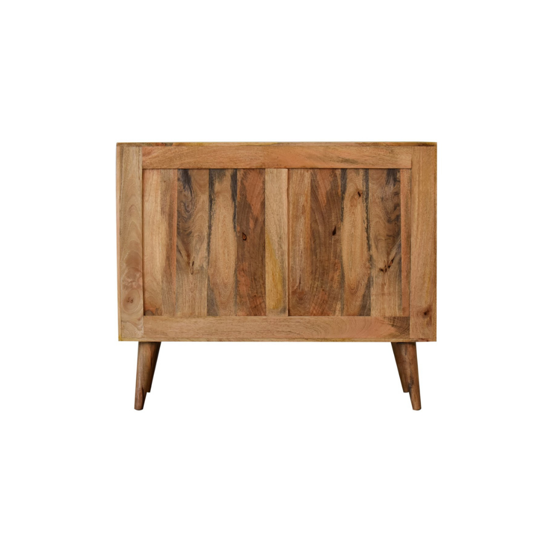 Larissa Cabinet